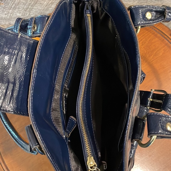 London Fog Ex Large purse - Picture 7 of 7